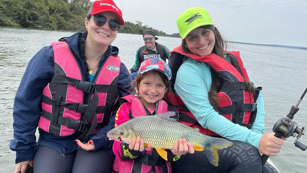 UMA FAMÍLIA QUE SE DEDICA PARA A PESCA ESPORTIVA